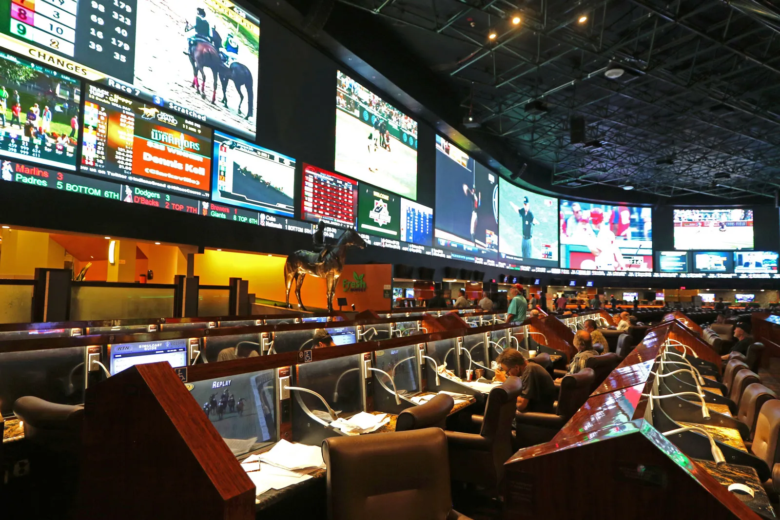 Sport-betting-casino-gamblers-las-vegas