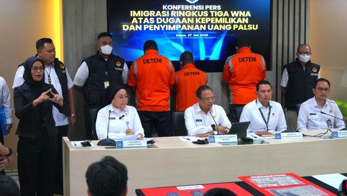 3 WNA Ditangkap di Apartemen Jakbar Terkait Kepemilikan Uang Palsu