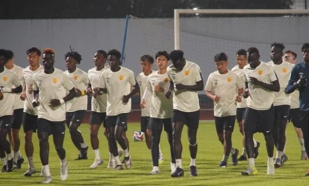 Sesi latihan tim Manila Digger FC (Filipina) di Stadion Sport Jabar Arcamanik, Bandung pada Senin (11/8/2025). Tim asuhan Kim Versales itu akan menghadapi Persib Bandung di AFC Champions League Two (ACL 2) 2025-2026, Rabu (13/8/2025) mendatang. (Dokumentasi Panpel Pertandingan Persib vs Manila Digger FC)

Artikel ini telah tayang di Kompas.com dengan judul "Prediksi Skor Persib Bandung vs Manila Digger di ACL 2 2