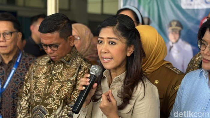 menkomdigi-meutya-hafid-meninjau-cek-kesehatan-gratis-ckg-di-smpk-penabur-gading-serpong-tangerang-1754290166766_169