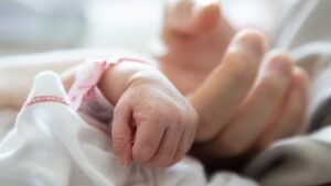 ilustrasi-bayi-prematur_169