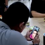 gubsu-bobby-nasution-melakukan-video-call-dengan-raffi-ahmad-usai-menerima-bantuan-dok-diskominfo-sumut-1765084897922_169