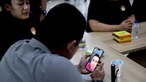 gubsu-bobby-nasution-melakukan-video-call-dengan-raffi-ahmad-usai-menerima-bantuan-dok-diskominfo-sumut-1765084897922_169