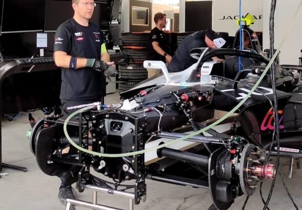 mobil-listrik-formula-e-jaguar-tcs-racing