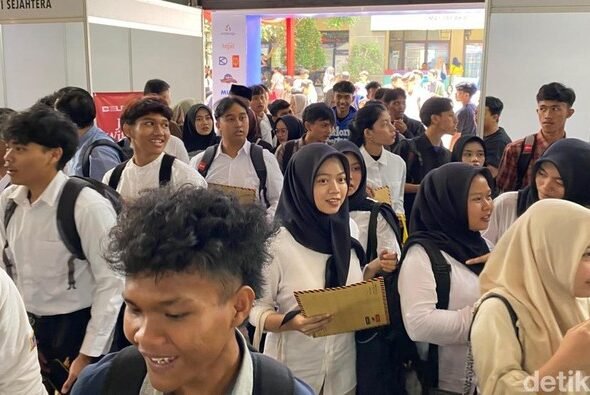 suasana-sumedang-job-fair-2025-di-mapolres-sumedang-1758189651412_169