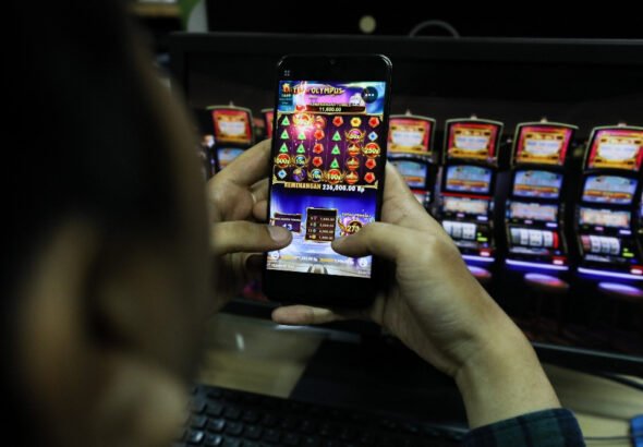 24012024-bi-arf-ilustrasi_judi_online-1_1719575741