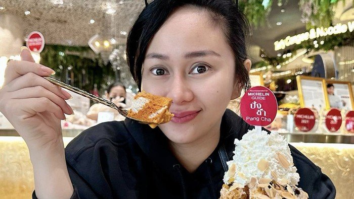 denise-chariesta-melahirkan-sebelumnya-asyik-kulineran-salmon-hingga-es-krim-8_169