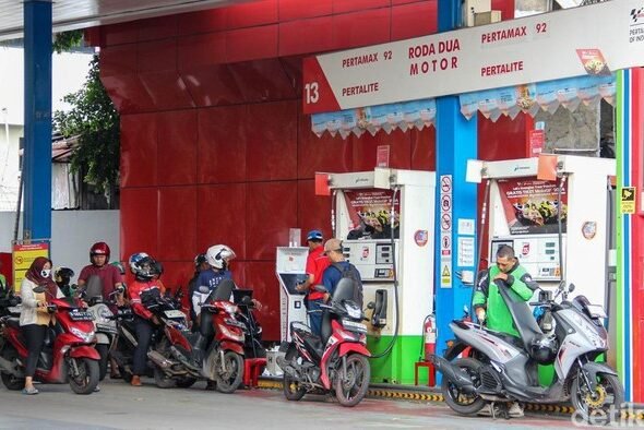 kabar-kenaikan-bbm-batal-antrean-panjang-telanjur-terjadi-di-spbu-1774954967933_169