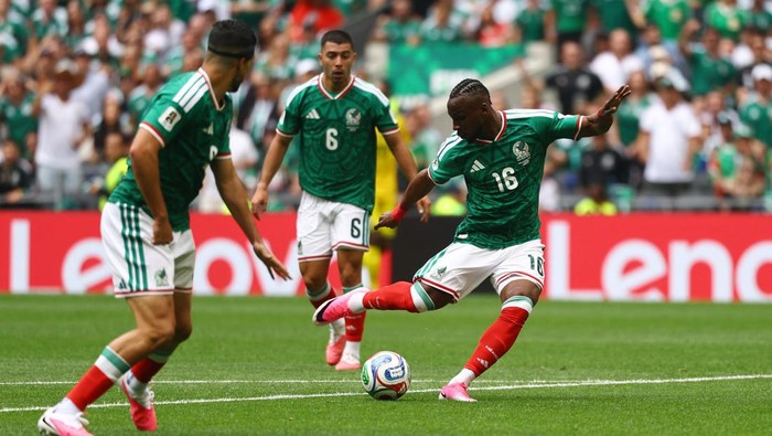 soccer-worldcup-mex-zaf-1781225039975_169