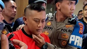 tampang-taufik-hidayat-penganiaya-ytr-saat-berbaju-tahanan-1782546606073_169