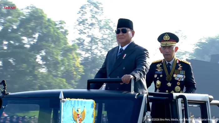 naik-maung-prabowo-didampingi-kapolri-cek-pasukan-hari-bhayangkara-ke-80-1782868973370_169